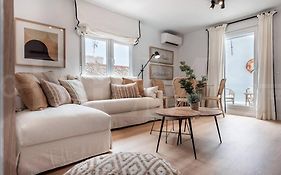 Apartment With Cathedral View & Terrace By Rems